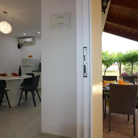 펜션 Homes In - Istrien 10234 *